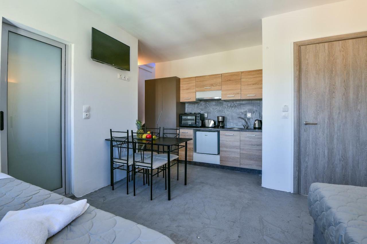 Sun Springs Suites Kamári Екстериор снимка