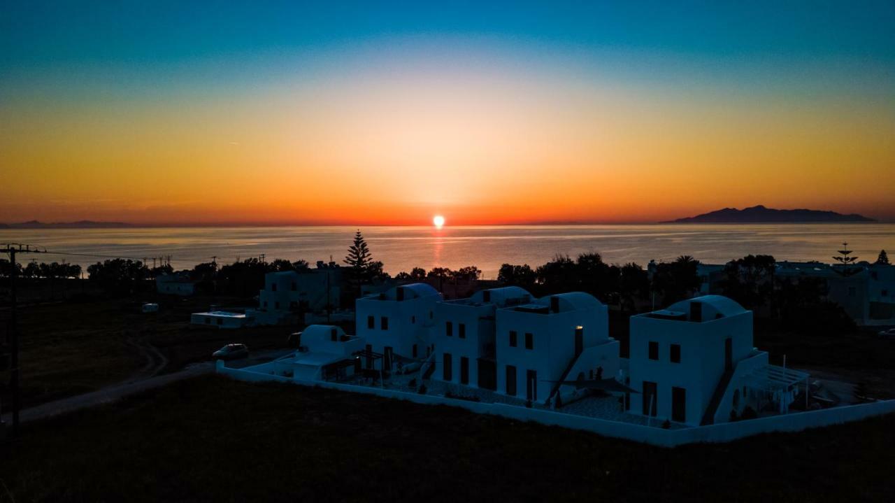 Sun Springs Suites Kamári Екстериор снимка